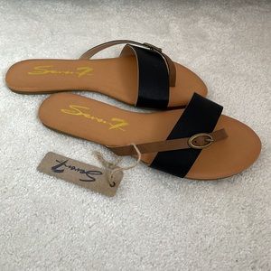 Seven7 Brand Womens Black and Brown Sandals